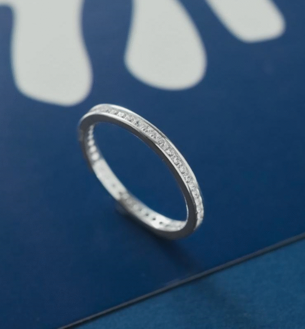 Meia Aliança de Prata Cravejada c/ Zirconia Esmeralda 2.20MM - 2318/2319/2320/2321 - Imagem 3