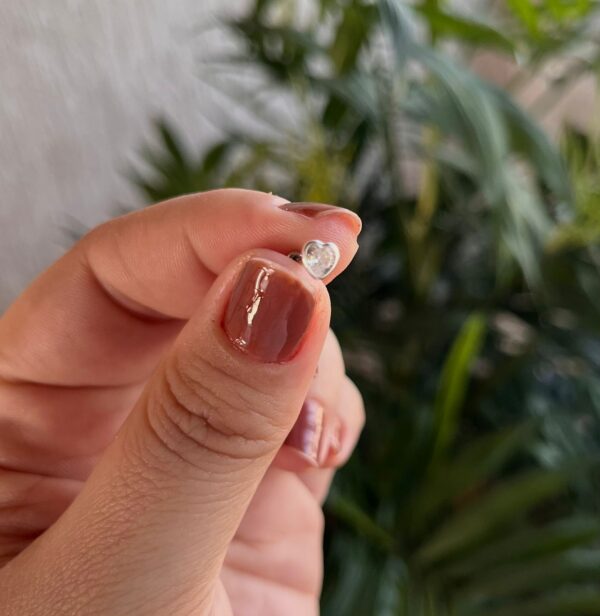 Piercing c/ haste em aço cirúrgico e pedra de zircônia - Prata 925 - Imagem 6
