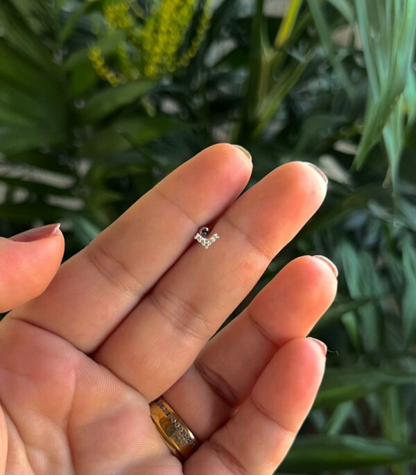 Piercing Tragus em Prata 925 e haste em aço cirúrgico - Imagem 3