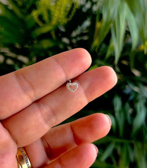 Piercing Tragus em Prata 925 e haste em aço cirúrgico - Imagem 2