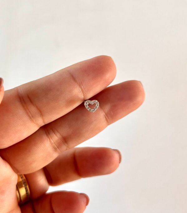 Piercing Tragus em Prata 925 e haste em aço cirúrgico - Imagem 3