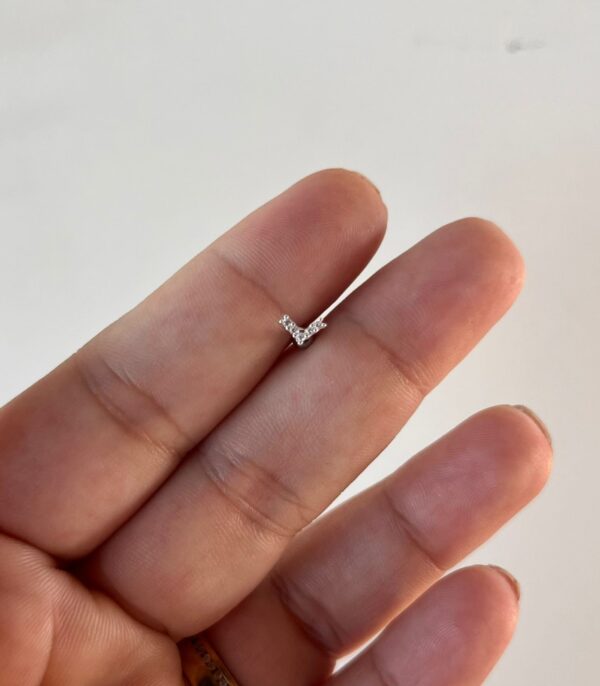 Piercing Tragus em Prata 925 e haste em aço cirúrgico