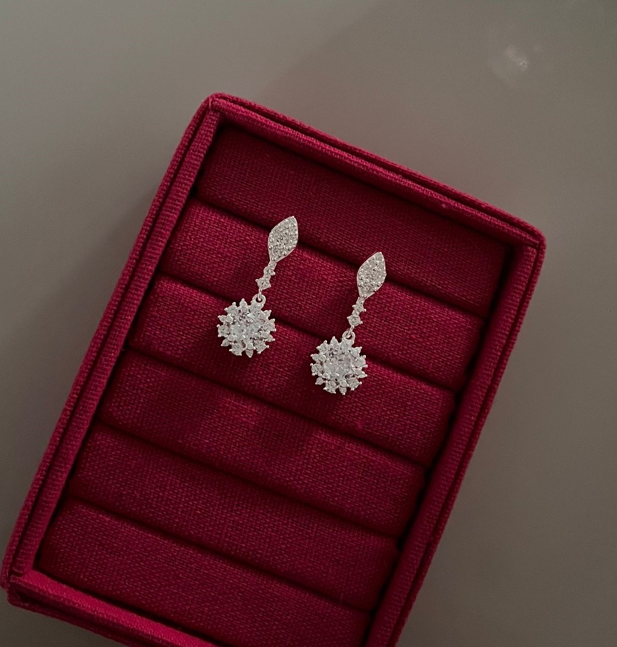 Conjunto V Pendulo Zircônia Borda Cravejada - Prata 925 122487 - Imagem 7